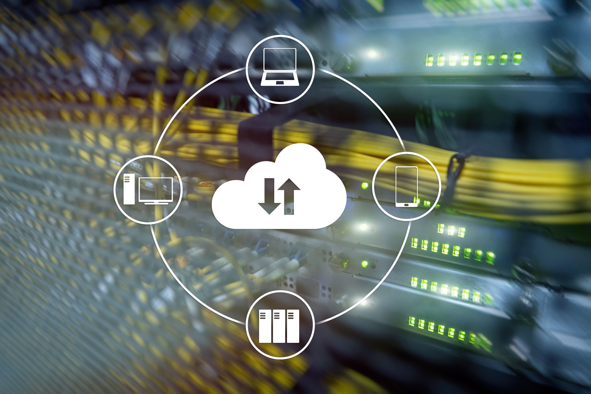 Servidor de nube y computación, almacenamiento de datos y procesamiento. Concepto de Internet y la tecnología.
